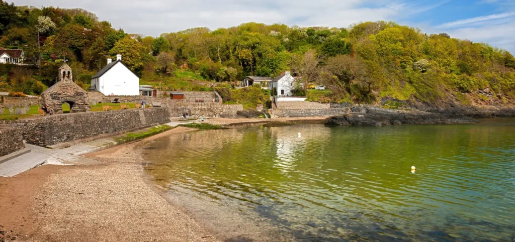 cwm Yr Eglwys beach