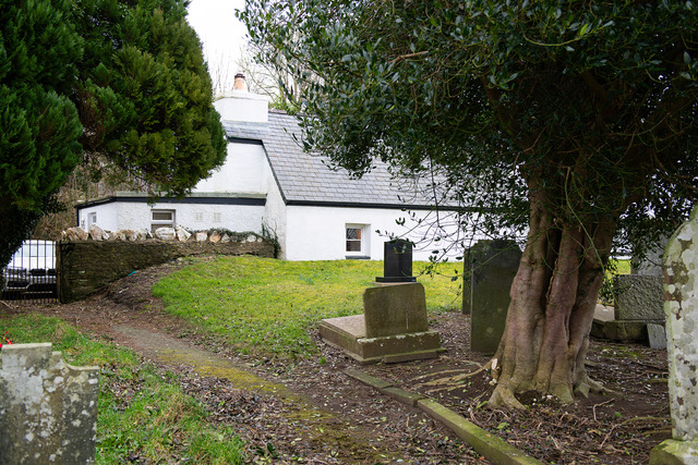 Outside-from-Churchyard